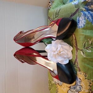 Carlos Santana "Capelli" Two-tone Red and Black Leather Suede Pumps, Size 9.5 M